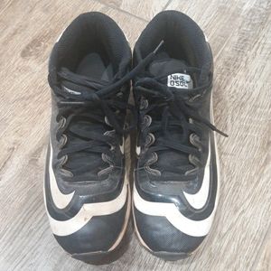 Nike Baseball Cleats Size 3.5 Black & White